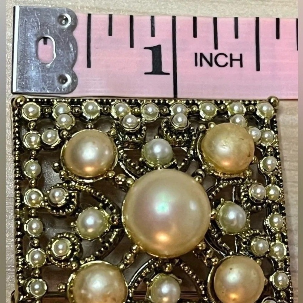 Vintage Faux Pearl Brooch Square Gold Tone Filigree Statement Pin - Picture 4 of 4